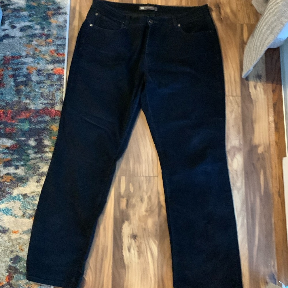 Women’s black Levi’s 505 straight leg corduroys